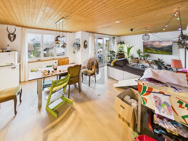 GROSSZÜGIG UND GUT ANGEBUNDEN 1