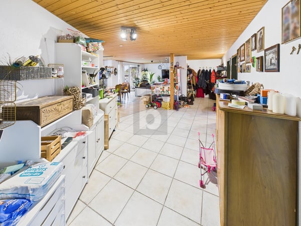 GROSSZÜGIG UND GUT ANGEBUNDEN 2