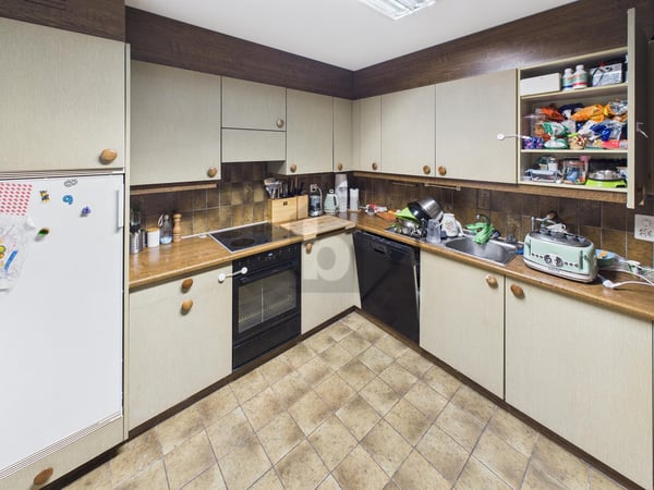 GROSSZÜGIG UND GUT ANGEBUNDEN 4