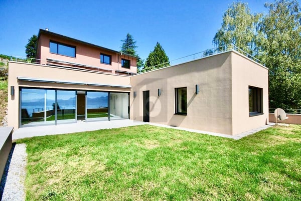 SPLENDIDE, DE HAUT STANDING AVEC MAGNIFIQUE VUE LAC 2