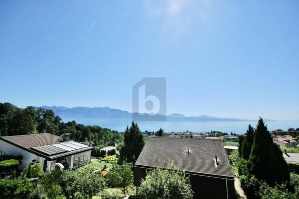 SPLENDIDE, DE HAUT STANDING AVEC MAGNIFIQUE VUE LAC 1