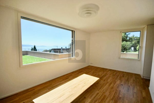 SPLENDIDE, DE HAUT STANDING AVEC MAGNIFIQUE VUE LAC 5