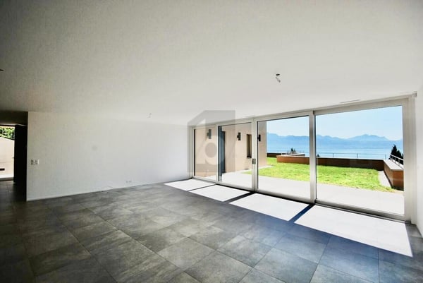 SPLENDIDE, DE HAUT STANDING AVEC MAGNIFIQUE VUE LAC 4