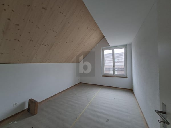 GROSSZÜGIG, STILVOLL MIT GALERIE UND AUSSICHT 3