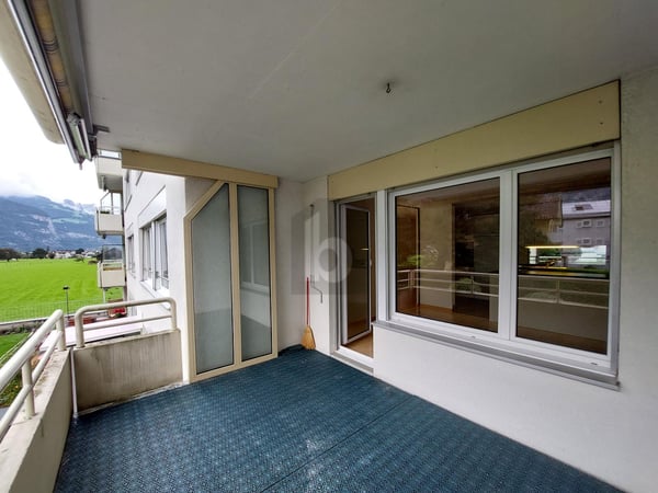 HELL UND FREUNDLICH MIT BERG-PANORAMA 2