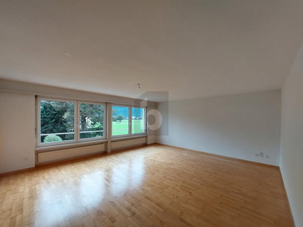 HELL UND FREUNDLICH MIT BERG-PANORAMA 5