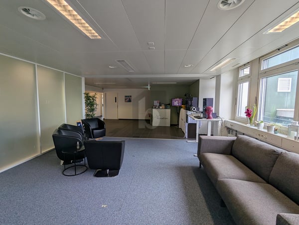 FLEXIBEL MIT EMPFANG, TERRASSE UND WARENLIFT 2