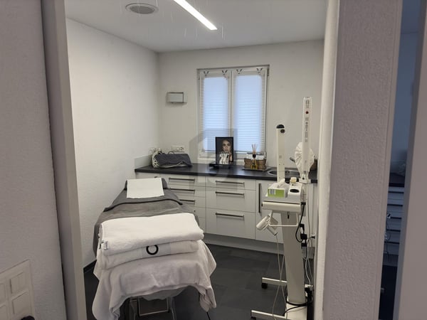 IM REPRÄSENTATIVEN JUGENDSTIL MIT PARKPLÄTZEN 5