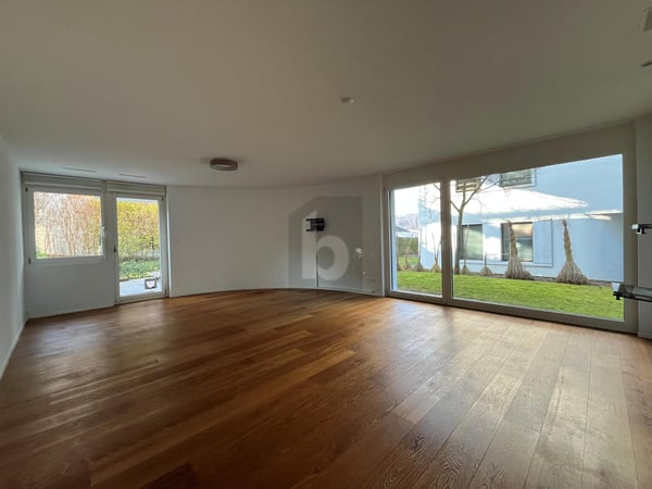 GROSSZÜGIG UND HELL MIT KLEINEM GARTEN 2