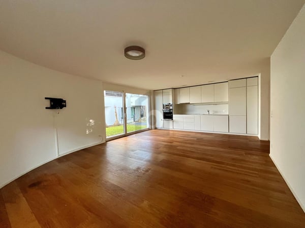 GROSSZÜGIG UND HELL MIT KLEINEM GARTEN 3