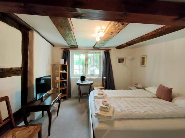 KOMPLETT MÖBLIERT MIT SONNENTERRASSE UND GARTEN 4