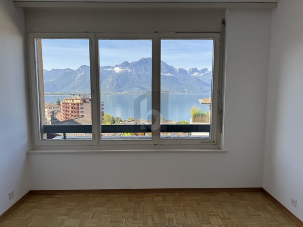 LUMINEUX AVEC INCROYABLE VUE SUR LAC ET MONTAGNES 4