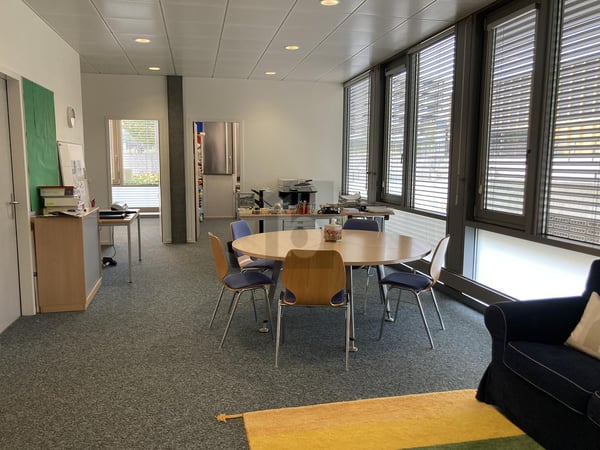 BUREAU IDÉAL POUR ENTREPRISES, ÉCOLES OU CABINETS 3