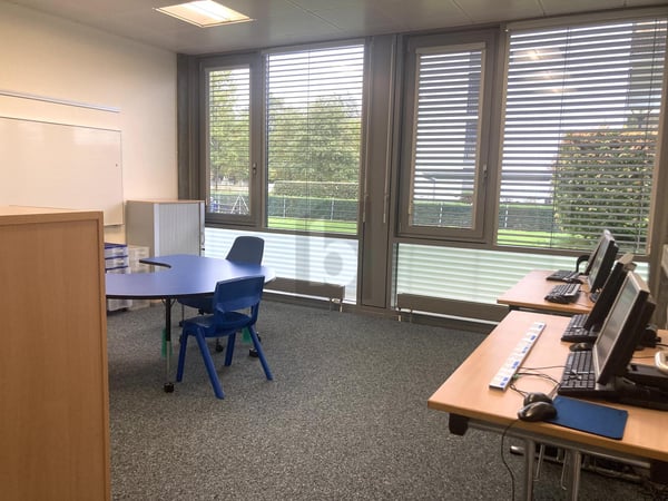 BUREAU IDÉAL POUR ENTREPRISES, ÉCOLES OU CABINETS 5