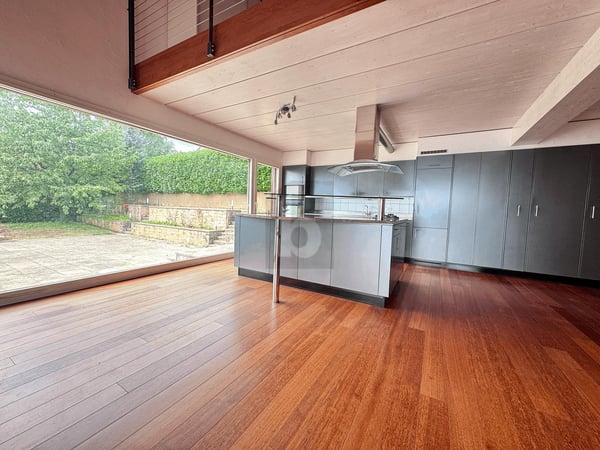 SPACIEUSE VILLA AU CALME ET VUE LAC 2