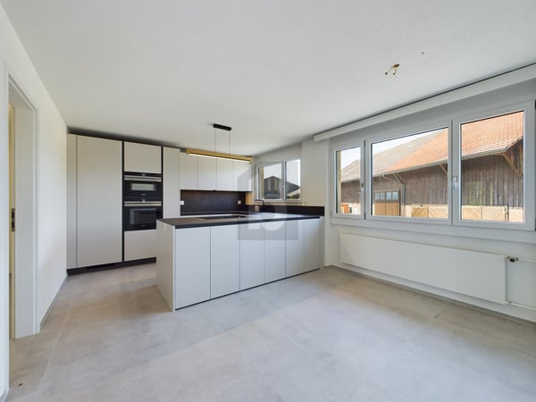 GROSSZÜGIGER RAUM MIT ENTWICKLUNGSPOTENZIAL 4