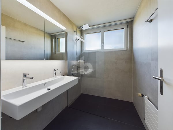 GROSSZÜGIGER RAUM MIT ENTWICKLUNGSPOTENZIAL 5