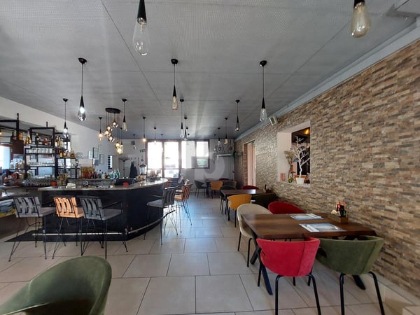 STILVOLL RENOVIERT MIT TERRASSE AN ZENTRALER LAGE! 2