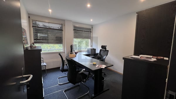 ESPACE DE BUREAUX INTEMPORELS ET PROCHE DU CENTRE 4