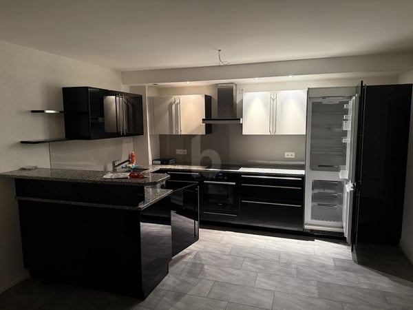 HELL, MODERN MIT BALKON UND TOP KÜCHE 5