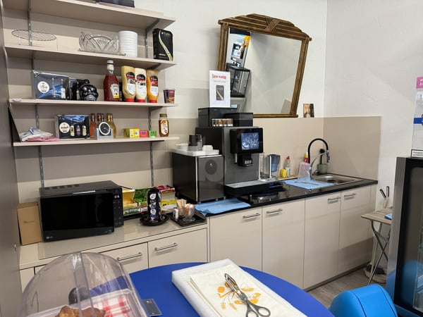 KIOSK - MODERN UND HELL AN FREQUENTIERTER LAGE 3