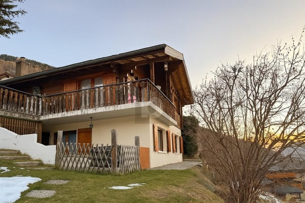 REFUGE ALPIN AVEC VUE PANORAMIQUE 2