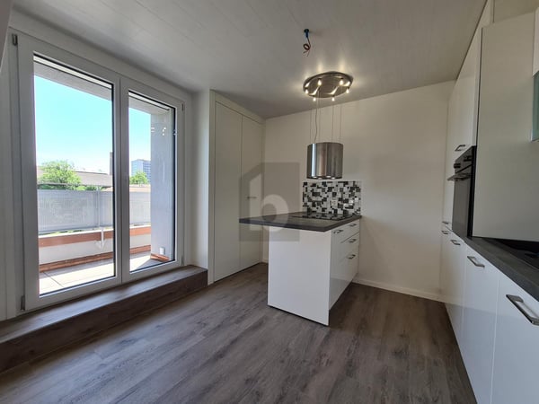 BEAU CACHET LUMINEUX ET SPACIEUX 2