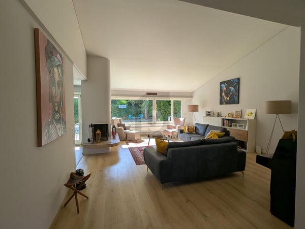 LICHTDURCHFLUTET MIT CHEMINÉE UND GARTEN 2