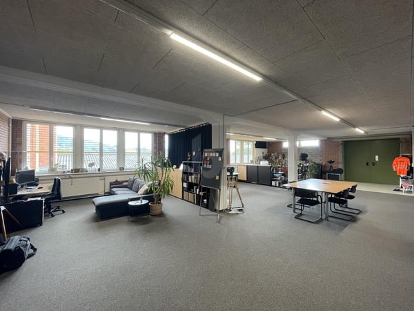 GERÄUMIG UND IDEAL FÜR KREATIVES ARBEITEN 1