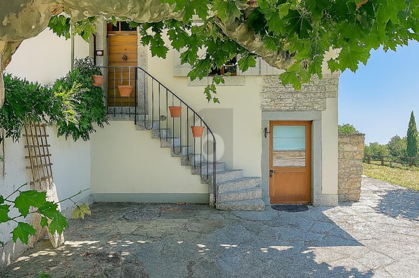 RIVE GAUCHE : VILLA JUMELÉE AU CADRE D’EXCEPTION 1