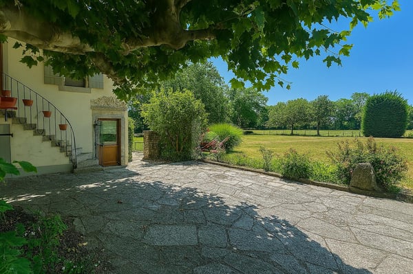 RIVE GAUCHE : VILLA JUMELÉE AU CADRE D’EXCEPTION 3