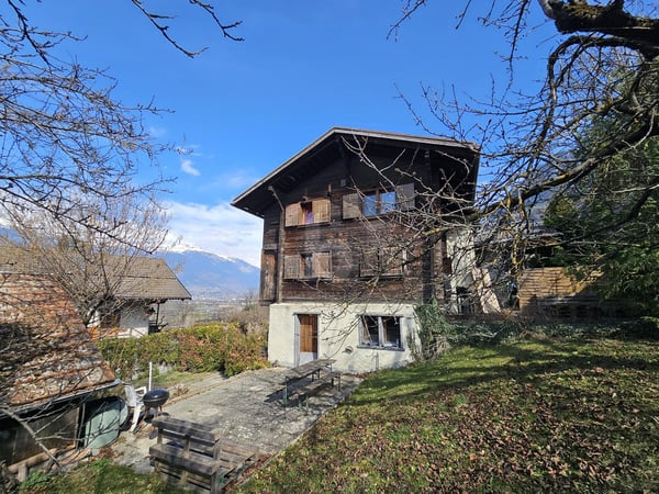 UN LIEU DE VIE UNIQUE AVEC UN GRAND JARDIN 2