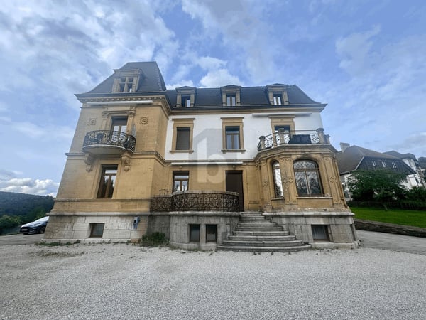 DANS MAGNIFIQUE MANOIR AVEC VUE LAC 1