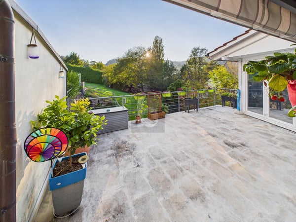 TERRASSE, WINTERGARTEN UND EIGENER GARTEN 2