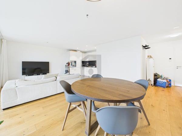 HOCHWERTIG MIT SONNIGEM GARTEN 2