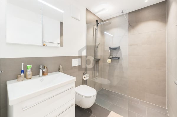 HOCHWERTIG MIT SONNIGEM GARTEN 5