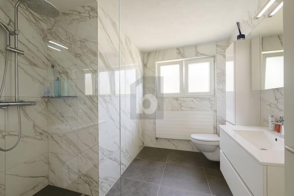 ENTIÈREMENT RÉNOVÉ, RENDEMENT NET 5,5% 3