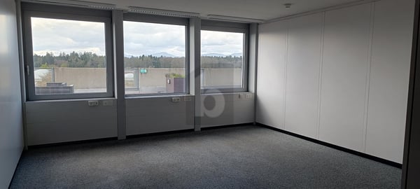 HELL UND FREUNDLICH (BÜRO 4.06) 1