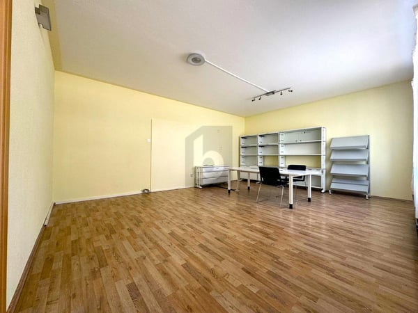 HELL MIT GROSSEN SCHAUFENSTER 3