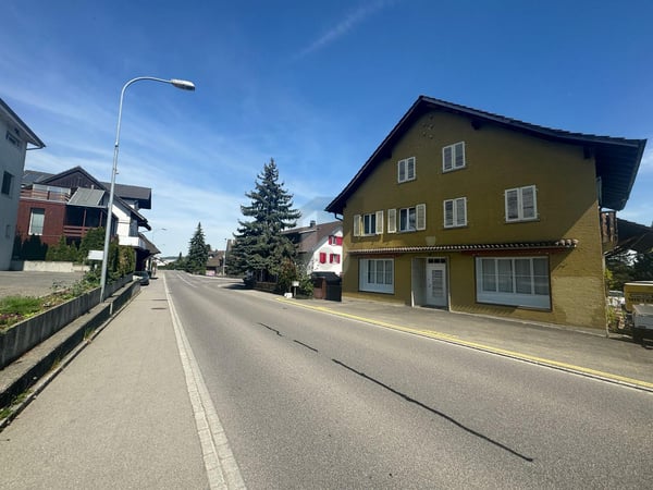 HELL MIT GROSSEN SCHAUFENSTER 4