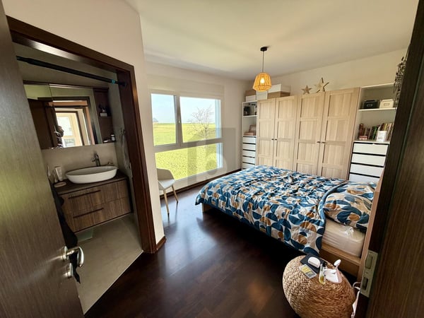 CLAIR, CALME ET CONFORTABLE AVEC VÉRANDA 4