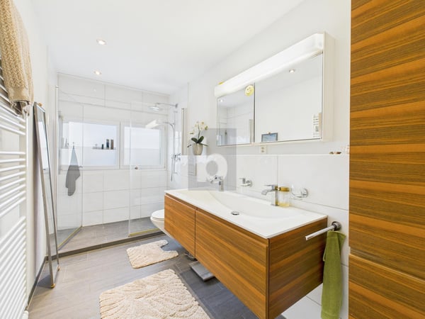 MIT GROSSEM GARTEN AN FAMILIENFREUNDLICHER LAGE 4