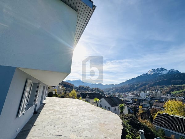 ELEGANT UND STILVOLL MIT HERRLICHER AUSSICHT 5