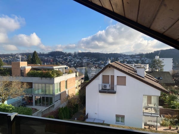 CHARMANTE, ZENTRAL GELEGENE WOHNUNG MIT AUSSICHT 5