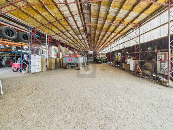 PRAKTISCH, GUT GELEGEN, MIT DIREKTER EINFAHRT 1