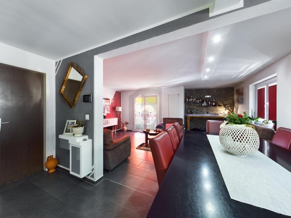 MITTEN IM DORF, VIEL PLATZ UND POTENZIAL 4