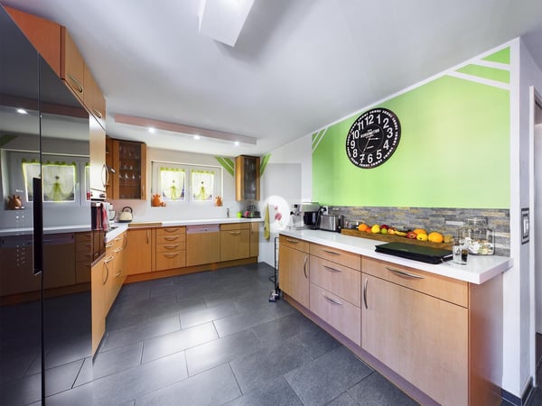 MITTEN IM DORF, VIEL PLATZ UND POTENZIAL 5