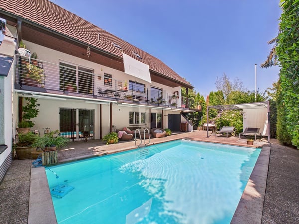 TRAUM-OASE MIT POOL 1