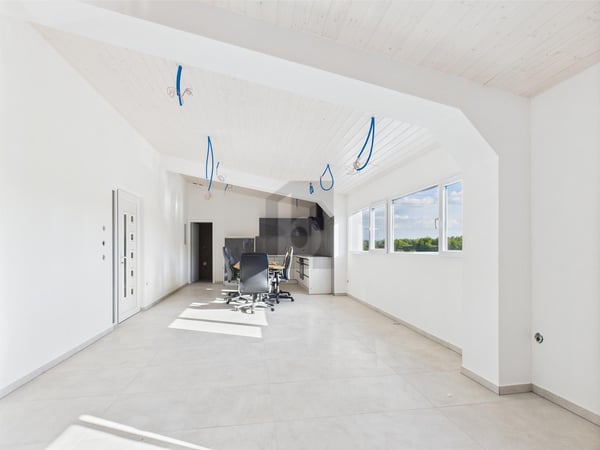 MODERN, ZENTRAL & HELL 1