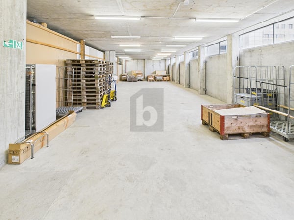 PRAKTISCH UND GUT ANGEBUNDEN 1